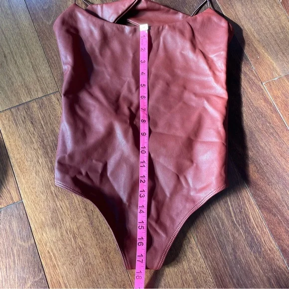 ALIX NYC Hirst Bodysuit Faux Leather Marroon Red Sleeveless Back Cut Out M - Picture 15 of 15